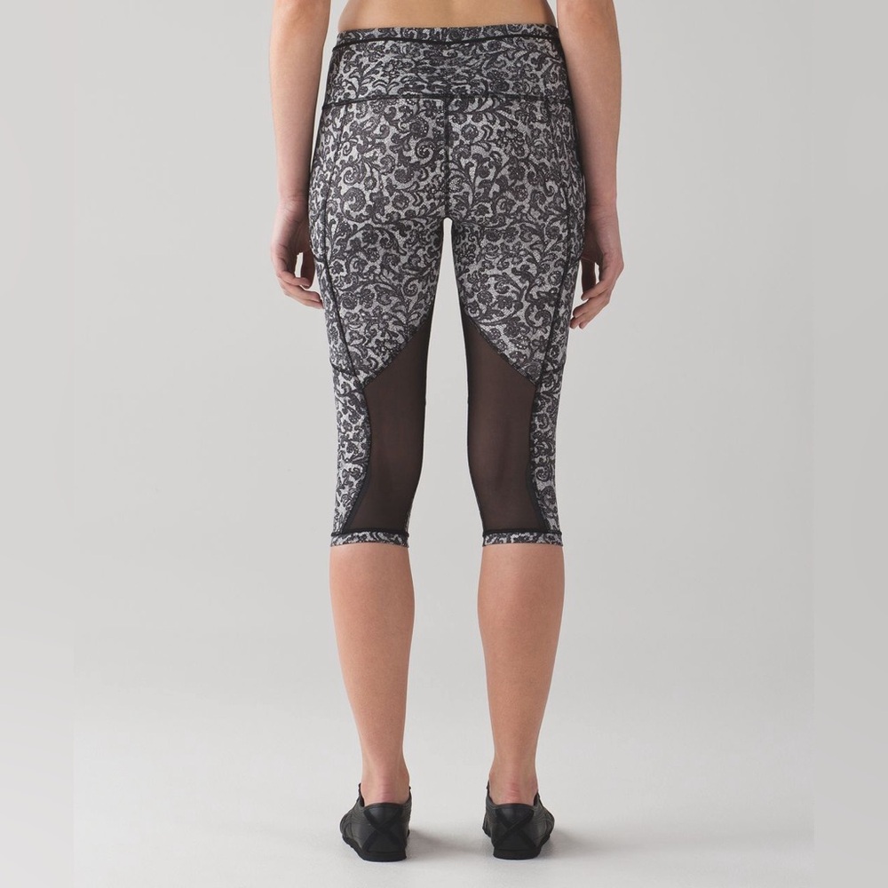 Lululemon Outrun 17" Crop Size 6